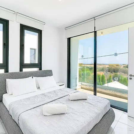 Alassia 20 By Ezoria Villa Paralimni