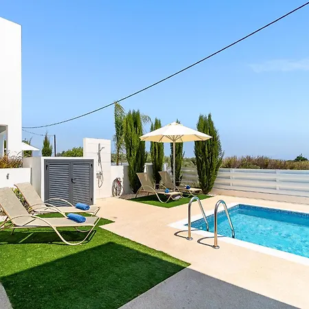 Βίλα Alassia 20 By Ezoria