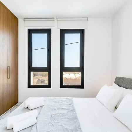 Alassia 20 By Ezoria Παραλίμνι